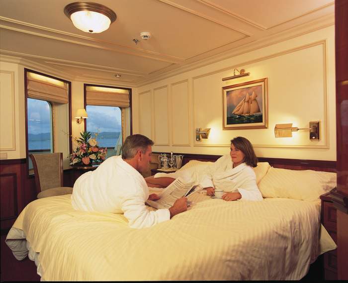 ©Star Clippers Royal Clipper cabin deluxe suite.jpg